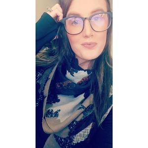 Meet your Posher, Caitlin